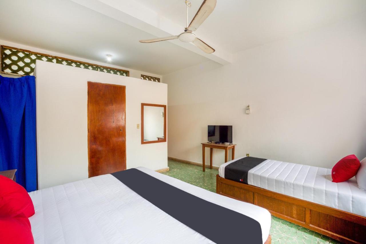 Hotel Adelita Сиуатанехо Экстерьер фото