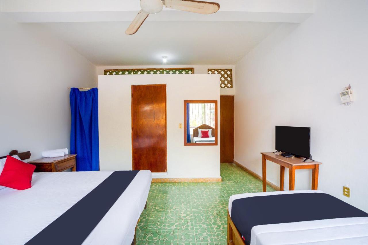 Hotel Adelita Сиуатанехо Экстерьер фото