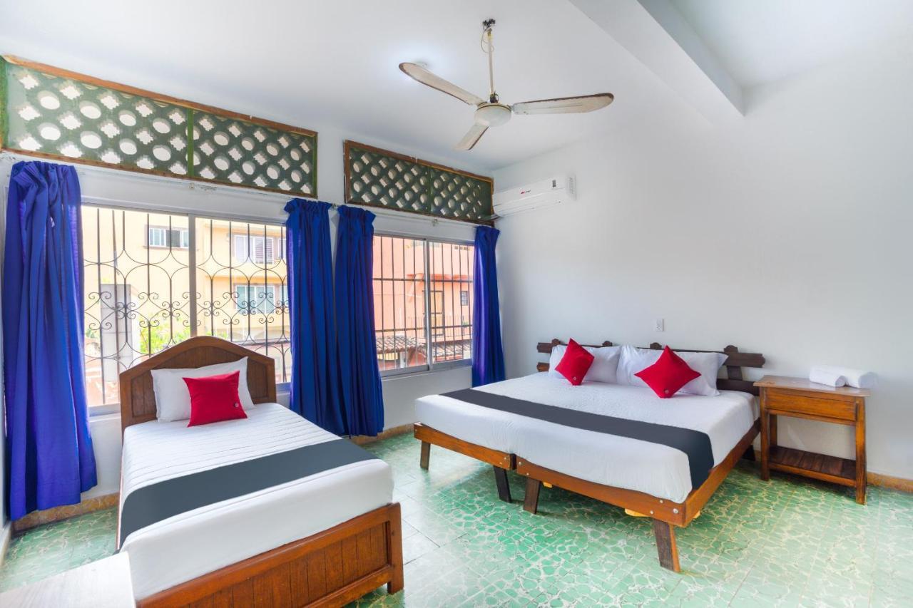 Hotel Adelita Сиуатанехо Экстерьер фото