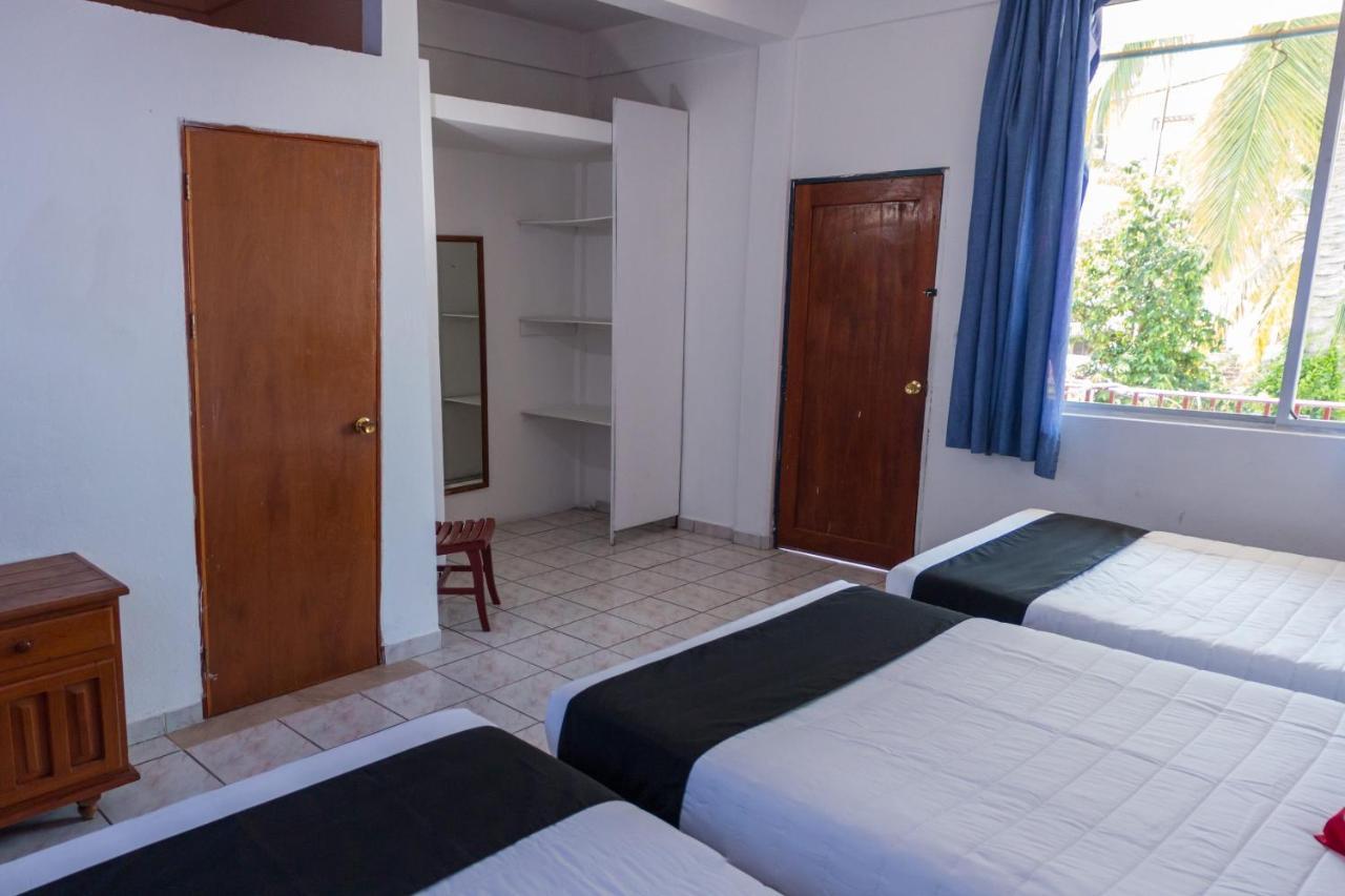 Hotel Adelita Сиуатанехо Экстерьер фото