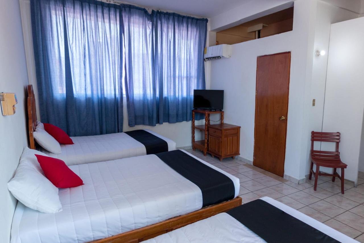 Hotel Adelita Сиуатанехо Экстерьер фото