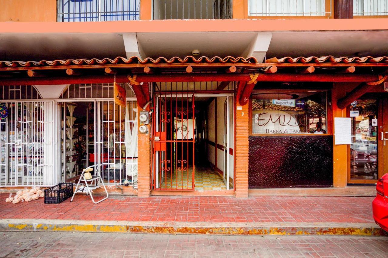 Hotel Adelita Сиуатанехо Экстерьер фото