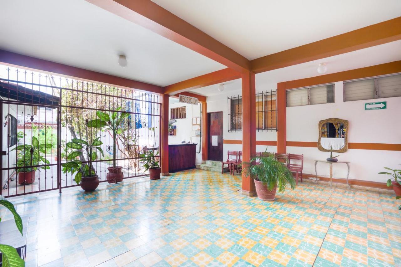 Hotel Adelita Сиуатанехо Экстерьер фото