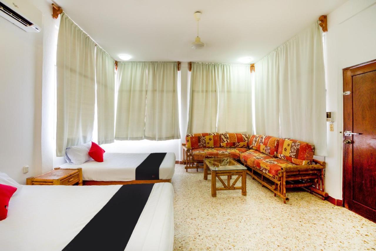 Hotel Adelita Сиуатанехо Экстерьер фото